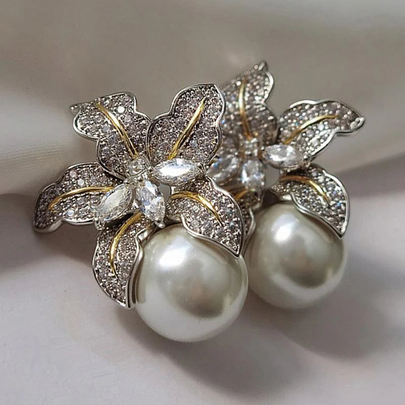 Exquisite oorbellen met bloemvormige kralen | Witgoud